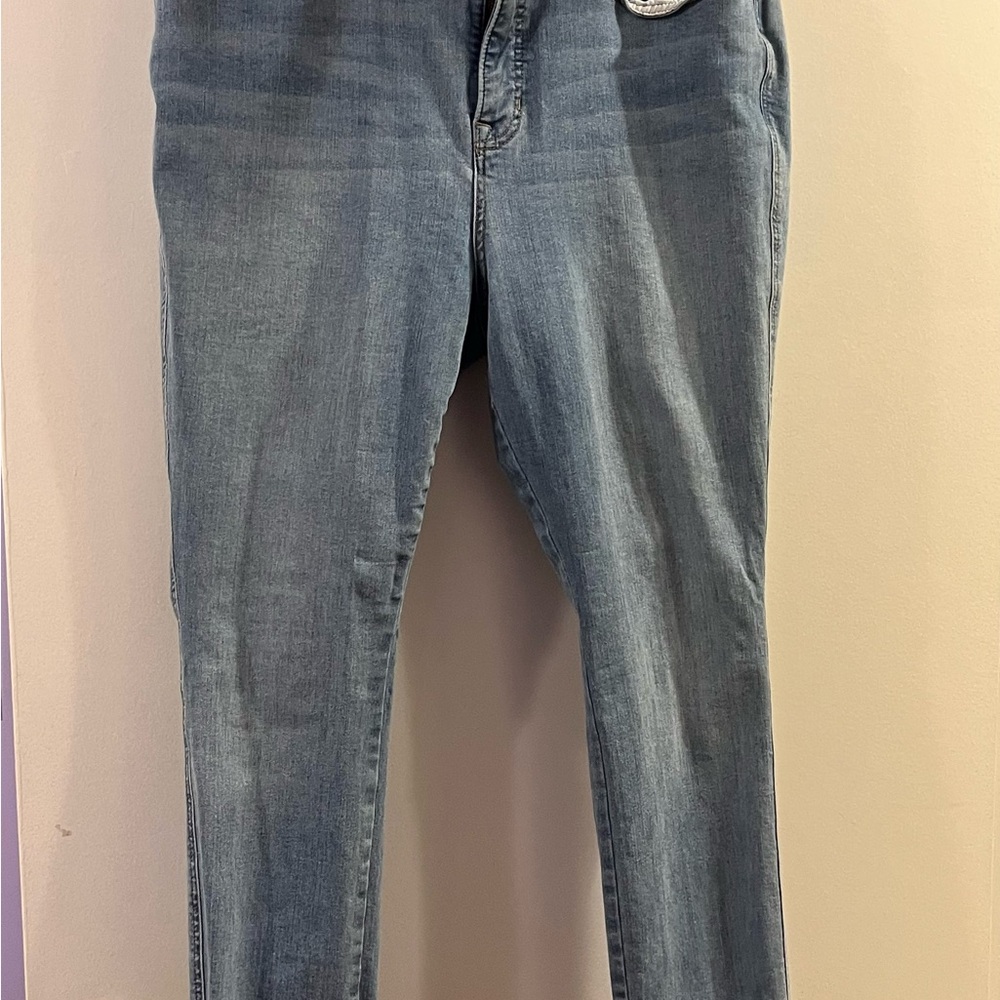 We the free jeans.  33” waist. EUC. - Picture 2 of 8